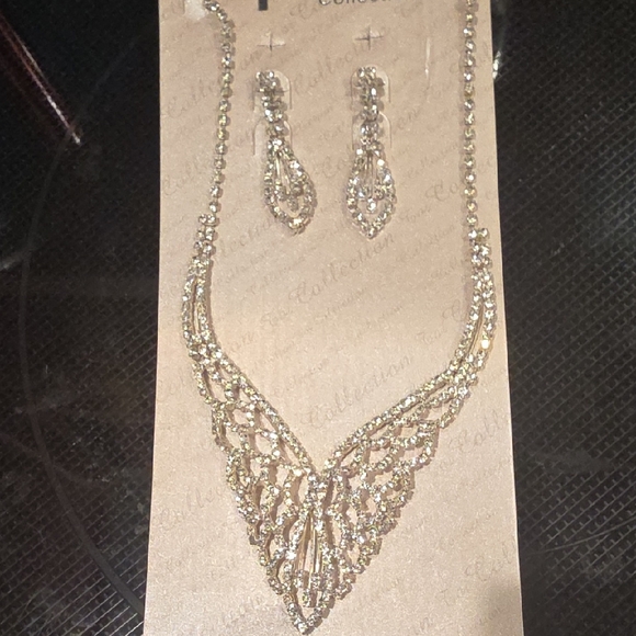 Jewelry - Silver Crystal Teardrop Necklace & Earrings Set - Women Jewelry